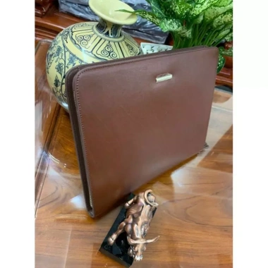 Clutch da thật 100% sang trọng - Đựng A4, iPad, sổ sách - Bảo hành - Giá ưu đãi 2.190.000₫ 4 Clutch da thật 100% sang trọng - Đựng A4, iPad, sổ sách - Bảo hành - Giá ưu đãi 2.190.000₫ 4