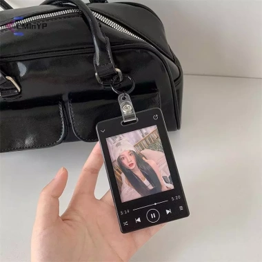 CMinYP Máy nghe nhạc sáng tạo kèm Giá đỡ thẻ Photocard, Hộp bảo vệ ID, Màn hình thần tượng, Túi móc khóa và Mặt dây chuyền – Giá chỉ 43.740đ