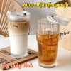 Cốc cà phê thủy tinh sọc 600ml có nắp & ống hút – Ly uống nước trong suốt, giá chỉ 59.400₫