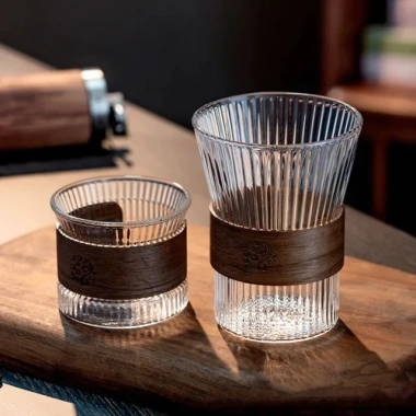 Cốc thủy tinh ly sọc đai gỗ không nóng tay, vintage sang trọng, giảm còn 33k