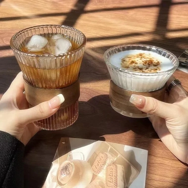 Cốc thủy tinh ly sọc đai gỗ không nóng tay, vintage sang trọng, giảm còn 33k