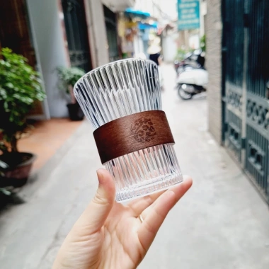 Cốc thủy tinh ly sọc đai gỗ không nóng tay, vintage sang trọng, giảm còn 33k