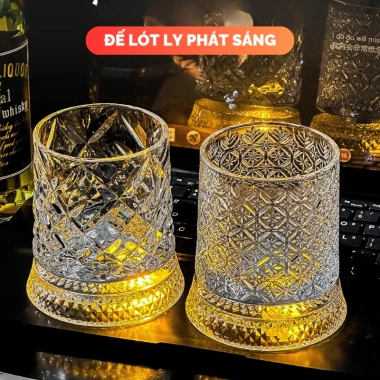 Cốc thủy tinh MIKA phát sáng xoay 360° kèm đế sáng – Thiết kế đẹp lạ, chỉ 109k