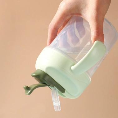 Cốc Uống Nước Người Cao Tuổi Ống Hút Hỗ Trợ Silicone Xanh VNSG Tiện lợi An toàn 2