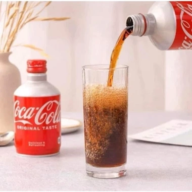 CocaCola Tươi Nắp Vặn 300ml - Hương vị tươi mát, Giá ưu đãi 469.000₫ 3 CocaCola Tươi Nắp Vặn 300ml - Hương vị tươi mát, Giá ưu đãi 469.000₫ 3