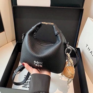 COIH Túi Xách Tay Đeo Chéo Vai Sang Chảnh, Kèm Móc Treo Bóng Chày - Giá 89.000đ