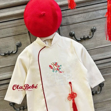 Cốm ơi Set áo dài Tết Gờ tô thêu chữ, kèm cúc tua rua - Giá ưu đãi 200.450₫