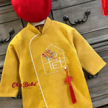 Cốm ơi Set áo dài Tết Gờ tô thêu chữ, kèm cúc tua rua - Giá ưu đãi 200.450₫ 6 Cốm ơi Set áo dài Tết Gờ tô thêu chữ, kèm cúc tua rua - Giá ưu đãi 200.450₫ 6