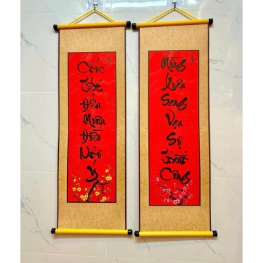 Combo 1 cặp 2 chiếc Câu đối mành giấy gấm thư pháp chúc mừng Năm Mới - Giá ưu đãi 82.900₫