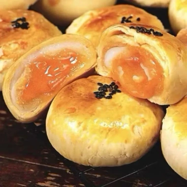 Combo 10 bánh trứng chảy ngàn lớp, bánh trứng muối, bánh pía - Bé Mầm 49.000 VND