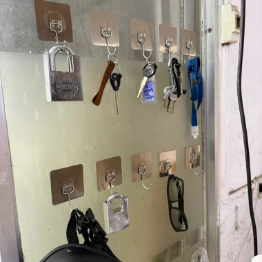 Combo 10 móc dán tường EMOMART inox 304 - keo siêu dính, chịu tới 20kg, chỉ 12.000₫ 9 Combo 10 móc dán tường EMOMART inox 304 - keo siêu dính, chịu tới 20kg, chỉ 12.000₫ 9