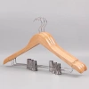Combo 10 Móc Treo Quần Áo Gỗ Tam Giác Có Kẹp - Giá ưu đãi 140.000 VNĐ 10