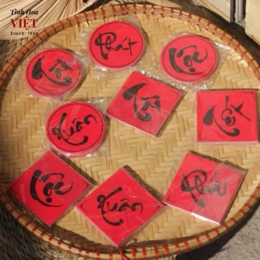 Combo 10 thẻ chữ Phúc Lộc Tết Xuân: Sticker thư pháp trang trí giỏ quà Tết, giá 12.000₫ 2 Combo 10 thẻ chữ Phúc Lộc Tết Xuân: Sticker thư pháp trang trí giỏ quà Tết, giá 12.000₫ 2