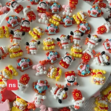 Combo 100 Charm Ông Thần Tài, Lân Rồng, Ngựa Trang Trí Tết - Phụ Kiện DIY Giá 31.000 9 Combo 100 Charm Ông Thần Tài, Lân Rồng, Ngựa Trang Trí Tết - Phụ Kiện DIY Giá 31.000 9