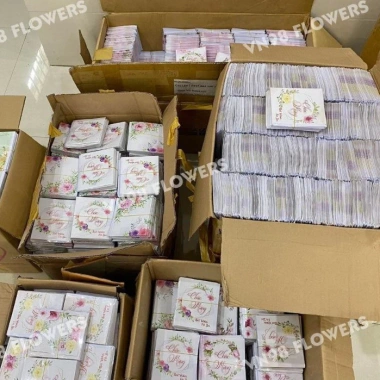 Combo 100 thiệp chúc mừng + bó hoa 14/2, 8/3, 20/10, 20/11 - Giá 79.000₫ VN98 Flowers 3