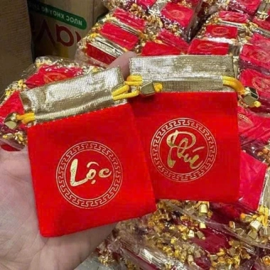 Combo 100 Túi Gấm Nhung Phúc Lộc Đỏ May Mắn 7x9cm Phong Thuỷ Giá ưu đãi 71.020₫ 2