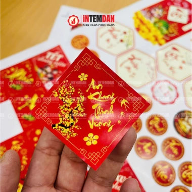 Combo 120 tem Tết Vinh Liên 5x5cm - Dán lọ hạt, giỏ quà, dưa, bánh chưng - Đỏ vuông - 58.200đ