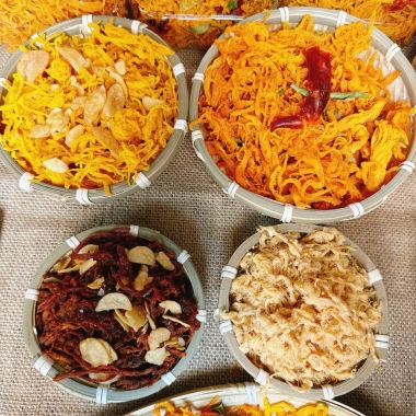 Combo 1KG 2 Hủ 500g Khô Gà Lá Chanh, Gà Bơ Tỏi, Heo Cháy Tỏi, Chà Bông Heo Xù - Đồ Ăn Vặt Cay Chua, Giá 179k Giảm 16%