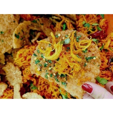 Combo 1kg 2 hũ cơm cháy mắm hành + mix khô gà lá chanh 500g - Giá 45.000 VND
