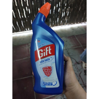 Combo 2 chai Nước Tẩy Rửa Toilet Gift 600ml - Siêu sạch, khử mùi, chỉ 45.000đ