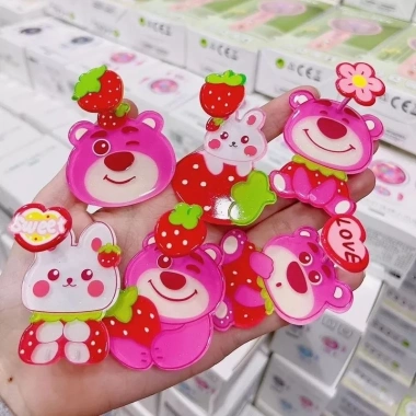 Combo 2 Kẹp Nhún Gấu Dâu - Giá Gốc 26.000, Giảm còn 20.000, Mẫu Ngẫu Nhiên