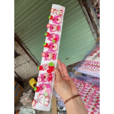 Combo 2 Kẹp Nhún Gấu Dâu - Giá Gốc 26.000, Giảm còn 20.000, Mẫu Ngẫu Nhiên