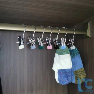 Combo 20 Móc Kẹp Đơn Treo Living C - Đa năng, tiết kiệm diện tích, kẹp quần áo, tất, nón - Giá chỉ 57.000đ 7 Combo 20 Móc Kẹp Đơn Treo Living C - Đa năng, tiết kiệm diện tích, kẹp quần áo, tất, nón - Giá chỉ 57.000đ 7