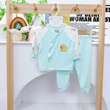 Combo 2/3/5 Bộ Sơ Sinh Khuy Cài Chéo 5 Màu Pha Cho Bé Trai và Bé Gái 99.000 6 Combo 2/3/5 Bộ Sơ Sinh Khuy Cài Chéo 5 Màu Pha Cho Bé Trai và Bé Gái 99.000 6