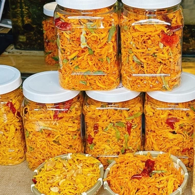 Combo 2kg 4 Hủ 500g Khô Gà Lá Chanh Bơ Tỏi Snack Cay Thượng Hạng Giá ưu đãi 354.000₫ 8 Combo 2kg 4 Hủ 500g Khô Gà Lá Chanh Bơ Tỏi Snack Cay Thượng Hạng Giá ưu đãi 354.000₫ 8