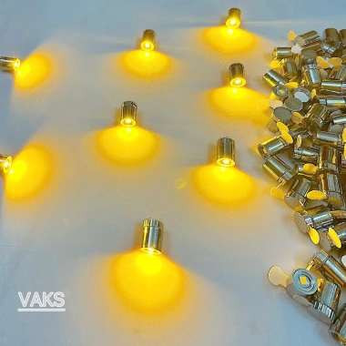 Combo 3 Đèn LED chiếu thẳng mini dùng pin vàng không chớp - Tiệc sinh nhật 19.000 VND