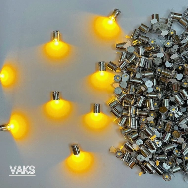 Combo 3 Đèn LED chiếu thẳng mini dùng pin vàng không chớp - Tiệc sinh nhật 19.000 VND