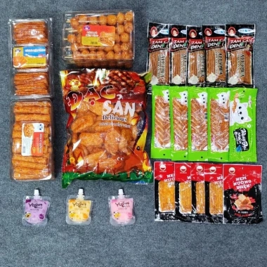 Combo 4 bánh bò, 5 nem nướng phên, 5 tăm cay đen, 5 mèo yêu cá, 3 sữa chua - Giá 144.886₫