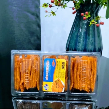 Combo 4 bánh bò, 5 nem nướng phên, 5 tăm cay đen, 5 mèo yêu cá, 3 sữa chua - Giá 144.886₫