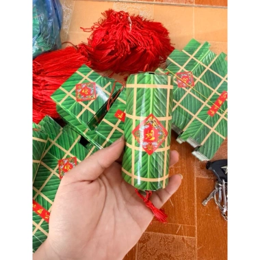 Combo 4 dây treo bánh chưng và bánh tét 2 dài 2 vuông 4,5x5,5cm Tết 16.000₫