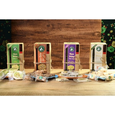 Combo 4 hộp kẹo dừa cuộn bánh tráng Cocofarm 4 vị thơm ngon, chỉ 270.000₫ giảm 23% 2 Combo 4 hộp kẹo dừa cuộn bánh tráng Cocofarm 4 vị thơm ngon, chỉ 270.000₫ giảm 23% 2