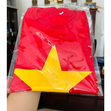 Combo áo cờ đỏ sao vàng + quần đùi trắng cho bé Freeship, giá 35.000₫, đẹp, thoải mái 6 Combo áo cờ đỏ sao vàng + quần đùi trắng cho bé Freeship, giá 35.000₫, đẹp, thoải mái 6