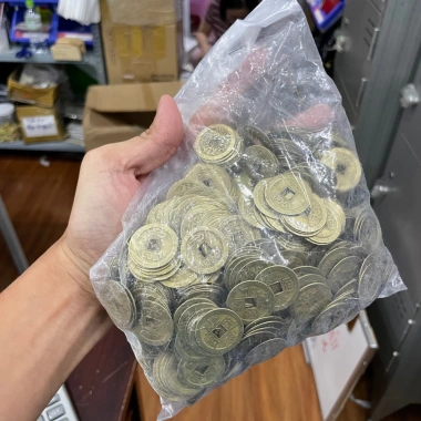 Combo Đồng Xu Ngũ Đế Phong Thủy Túi 100 Xu Cổ Âm Dương - Giá 35.000đ Giảm Giá May Mắn 5 Combo Đồng Xu Ngũ Đế Phong Thủy Túi 100 Xu Cổ Âm Dương - Giá 35.000đ Giảm Giá May Mắn 5