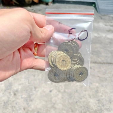 Combo Đồng Xu Ngũ Đế Phong Thủy Túi 100 Xu Cổ Âm Dương - Giá 35.000đ Giảm Giá May Mắn 8 Combo Đồng Xu Ngũ Đế Phong Thủy Túi 100 Xu Cổ Âm Dương - Giá 35.000đ Giảm Giá May Mắn 8