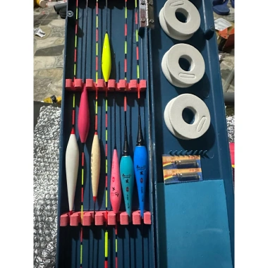 Combo phao đơn Đài 5 ngày + 2 đêm, 1 thẻo, 3 trục 3.260, 2 pin, hộp 44cm - Giá ưu đãi 104.719₫