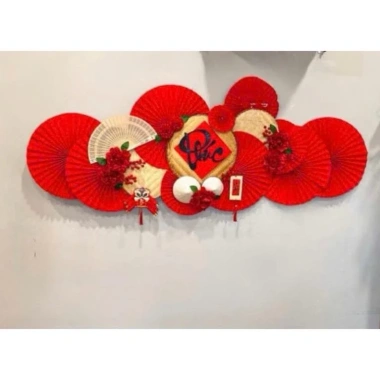 Combo phụ kiện giấy gấp quạt Tết - Giấy đỏ vân, dải treo tường, mẹt hoa trang trí, giá 110.000 VND 3