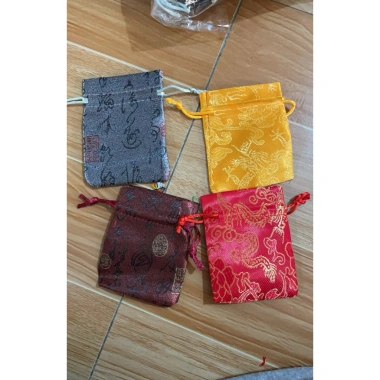 Combo Sỉ 100 Túi Gấm Đỏ 7x9cm Dùng Đụng Vòng Tay & Trang Sức Giá 150.000đ 3