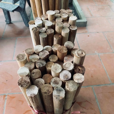 Combo thanh gỗ tròn 3cm x 60cm, lõi bóc keo, làm giàn keo trang trí sân vườn - 58.000 VND 5