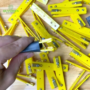 Công tắc cò bóp vàng 2.5mm x 100mm, nhựa PC dẻo chịu lực - Giá 36.860₫ Linh kiện Quỳnh Diễn 7 Công tắc cò bóp vàng 2.5mm x 100mm, nhựa PC dẻo chịu lực - Giá 36.860₫ Linh kiện Quỳnh Diễn 7