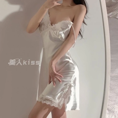 Cosplay Đầm Ngủ 2 Dây Ren và Quần Lót Khe Xẻ Satin - Giá Ưu Đãi 99.000₫ 6