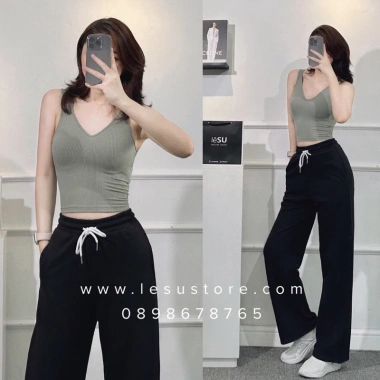 Croptop 3 lỗ thun gân V-neck Ảnh tự chụp thời trang, giảm 20% chỉ 153.000 VND