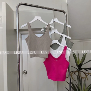 Croptop 3 lỗ thun gân V-neck Ảnh tự chụp thời trang, giảm 20% chỉ 153.000 VND