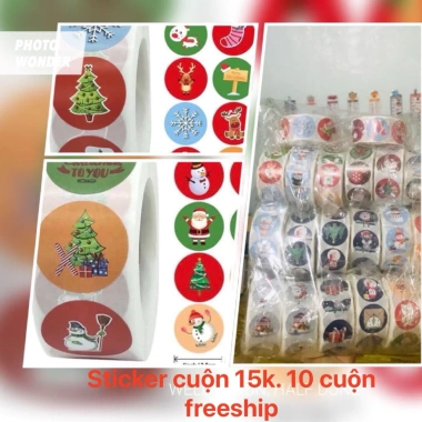 Cuộn dán 500 sticker Noel, dán khóa thiệp, trang trí hộp bánh kẹo Giáng Sinh, giá ưu đãi 11.000₫ 9 Cuộn dán 500 sticker Noel, dán khóa thiệp, trang trí hộp bánh kẹo Giáng Sinh, giá ưu đãi 11.000₫ 9