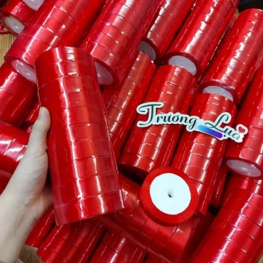 Cuộn dây ruy băng lụa đỏ 2cm dài 22m - Treo cây trang trí Tết, giảm giá 12.000 VND