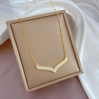 DALATI Dây Chuyền Toàn Thân Thép Titan Kim Cương Giả Lớn Chữ V Mạ Vàng Thật Cho Nữ Giá Ưu Đãi 78.144₫