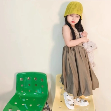 Đầm bé gái nâu sát nách, hở lưng 2 dây dáng bồng chữ A, chất thô mềm mịn, phù hợp 8‑35kg - Giá chỉ 129.000₫ 8 Đầm bé gái nâu sát nách, hở lưng 2 dây dáng bồng chữ A, chất thô mềm mịn, phù hợp 8‑35kg - Giá chỉ 129.000₫ 8